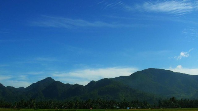 Pegunungan Bukit Barisan (Foto: Amelia samulo via Wikimedia Commons)