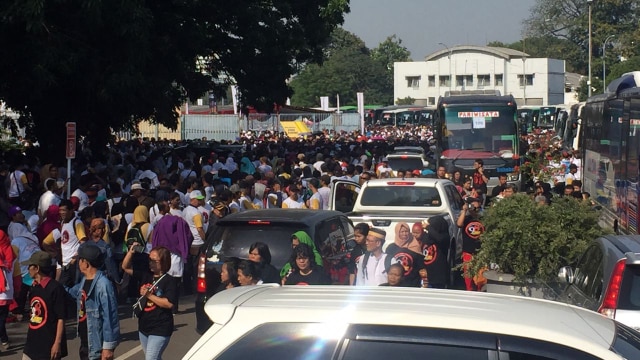 Ribuan peserta Rembuk Nasional 98 mulai berdatangan memadati Jiexpo Kemayoran. (Foto: Bens Saragih/kumparan)