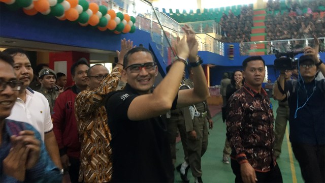 Wakil Gubernur DKI Jakarta, Sandiaga Uno hadiri halalbihalal PTT Satpol PP dan Dishub di GOR PKP Jaktim. (Foto: Moh Fajri/kumparan)