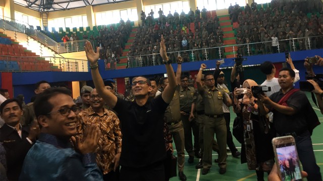 Wakil Gubernur DKI Jakarta, Sandiaga Uno hadiri halalbihalal PTT Satpol PP dan Dishub di GOR PKP Jaktim. (Foto: Moh Fajri/kumparan)