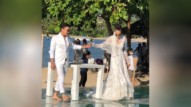 Pernikahan Dimas Anggara dan Nadine Chandrawinata. (Foto: Instagram @allankneefel)