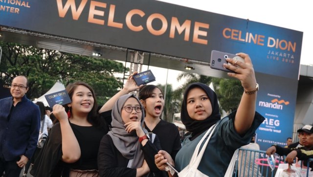 Suasana di depan pintu masuk konser Celine Dion di Sentul (Foto: Helmi Afandi/kumparan)