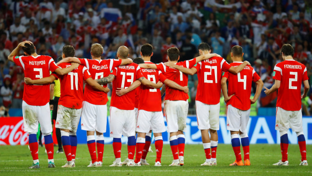 Rusia di babak adu penalti. (Foto: REUTERS/Kai Pfaffenbach)