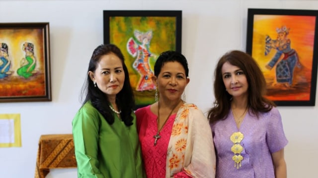 3 Pelukis Wanita Indonesia Pameran Lukisan di New York (Foto: Eddi Santosa/kumparan)