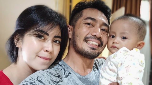 Yama Carlos bersama istri dan anak. (Foto: Instagram/yamacarlos7)