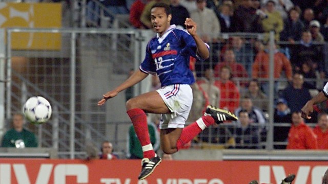Dele Alli saat membela Prancis di Piala Dunia 1998. (Foto: Gabriel Buoys/AFP)