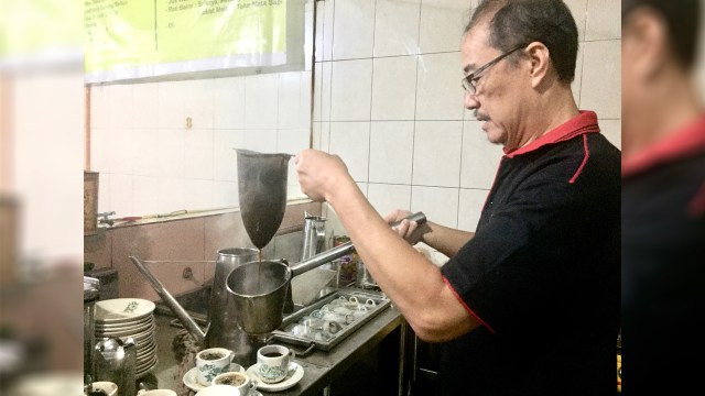 Proses pembuatan kopi. (Foto: Adisty Putri Utami/kumparan)
