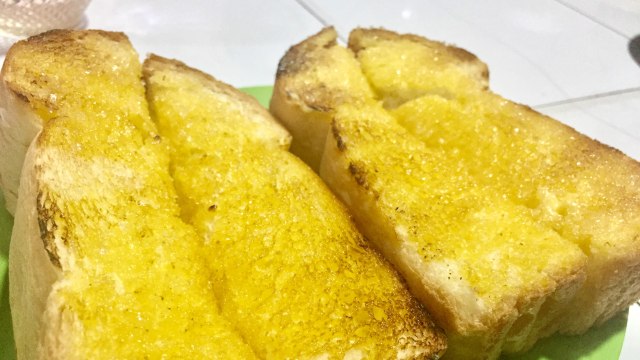 Roti mentega bertabur gula. (Foto: Adisty Putri Utami/kumparan)