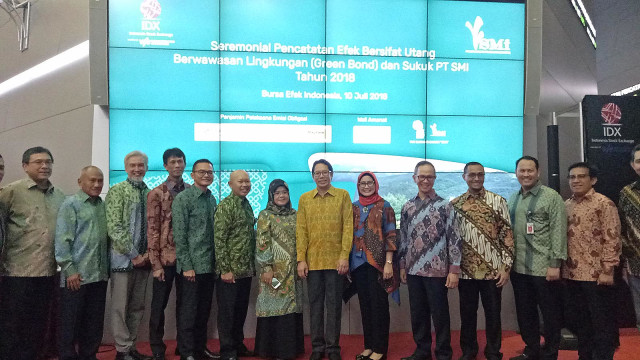 Konferensi pers PT Sarana Multi Infrastruktur dalam penerbitan obligasi grenbond di Gedung BEI, Sudirman, Jakarta Selatan, Selasa (10/7). (Foto: Ela Nurlaela/kumparan)