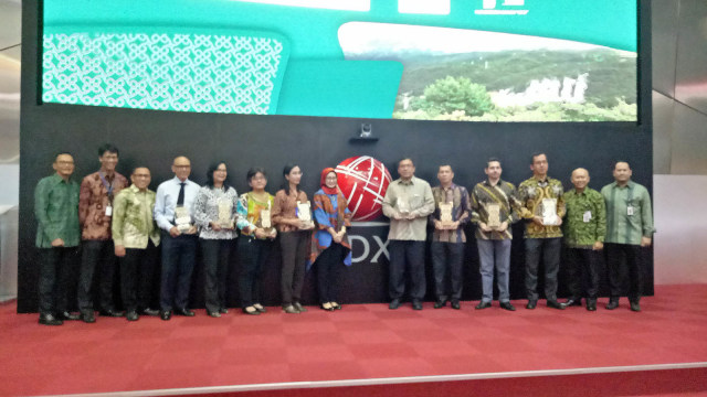 Konferensi pers PT Sarana Multi Infrastruktur dalam penerbitan obligasi grenbond di Gedung BEI, Sudirman, Jakarta Selatan, Selasa (10/7). (Foto: Ela Nurlaela/kumparan)