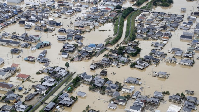 kondisi Okayama, Jepang yang terendam banjir. (Foto: Mandatory credit Kyodo/via Reuters)
