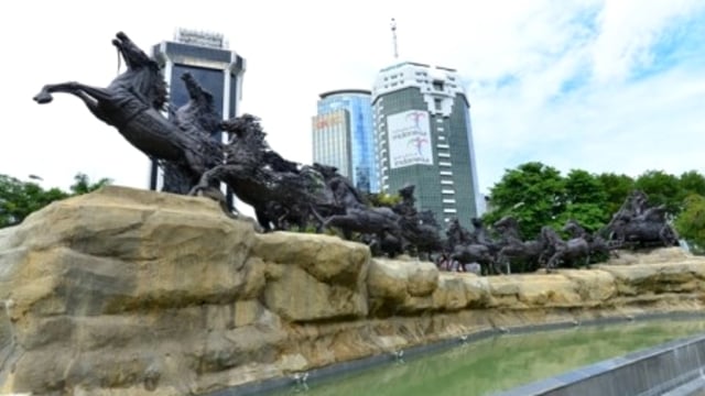 Patung Arjuna Wijaya di depan Kantor Kementerian Pariwisata. (Foto: Dok. jakarta.go.id)