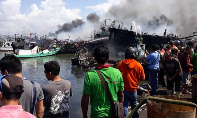 Polisi Periksa 14 Saksi Kebakaran Kapal di Pelabuhan Benoa