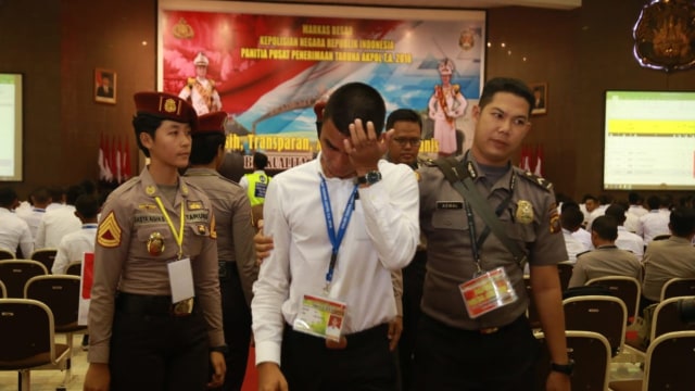 Sujumlah calon anggota polisi yang tidak lulus diberikan konseling dan diberitahukan kekurangannya. (Foto: Dok SDM Polri)