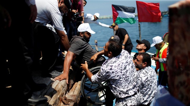 Beberapa perahu yang membawa siswa dan pasien dari Palestina menuju Eropa. Foto: Reuters/Mohammed Salem