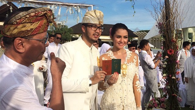 Revalina S Temat saat menikah (Foto: Instagram @ryanogilvy)