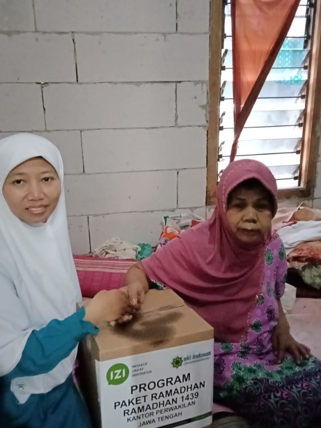 Berbagi Kebahagiaan bersama IZI dan SKI Indosat pada Keluarga Dhuafa (2)