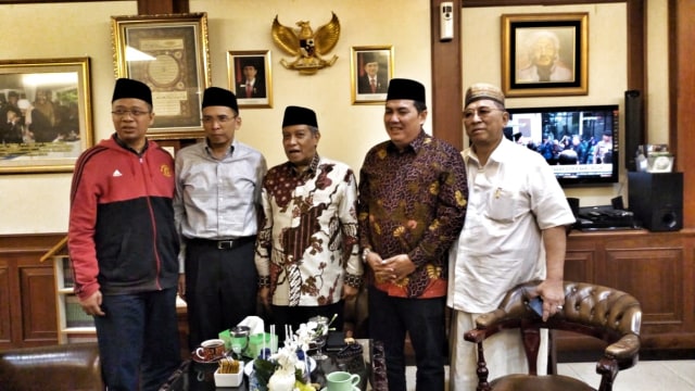 Gubernur NTB, TGB Muhammad Zainul Majdi (kedua dari kiri), bersama Ketua PBNU Said Aqil Siroj (tengah). (Foto: Istimewa)