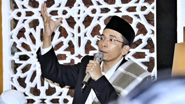 Gubernur NTB TGB Muhammad Zainul Majdi atau Tuan Guru Bajang (TGB) mengisi acara keagamaan di Lombok. (Foto: Instagram @ tuangurubajang Sudah Diverifikasi)