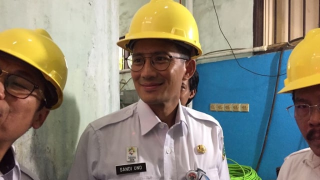 Wakil Gubernur DKI, Sandiaga Uno, di Pusat Pelatihan Las. (Foto: Paulina Herasmaranindar/kumparan)