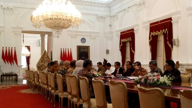 Presiden Joko Widodo menerima kunjungan Komisi Pemilihan Umum di Istana Merdeka, Jakarta. (Foto: Jihad Akbar/kumparan)