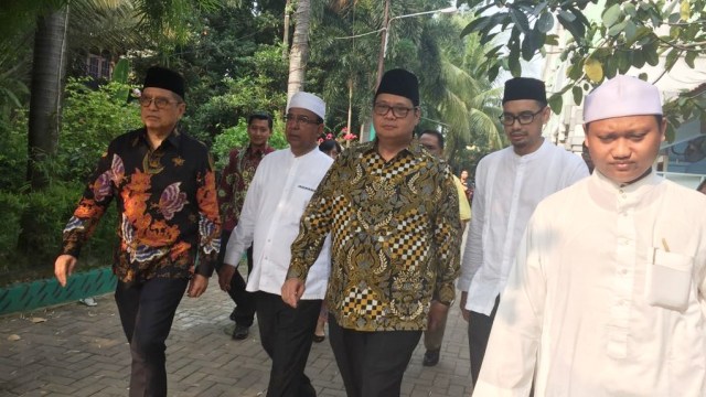 Airlangga tiba di Pesantren Al Fachriyah Habib Jindan Bin Novel, Tangerang (Foto: Rafyq Panjaitan/kumparan)