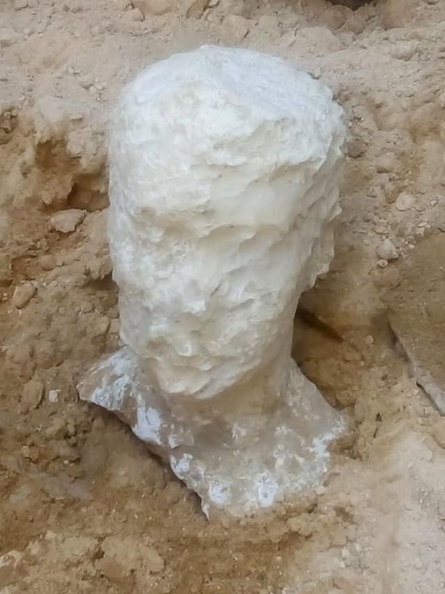 Patung kepala yang terbuat dari pualam (Foto: Egypt Ministry of Antiquities)