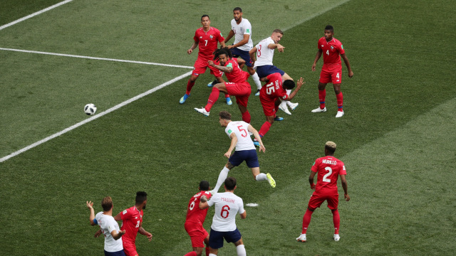 Gol John Stones ke gawang Panama lewat skema bola mati. (Foto: REUTERS/Ivan Alvarado)