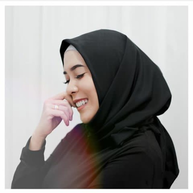 5 Selebriti yang Kehilangan Pekerjaan setelah Pakai Hijab (1)