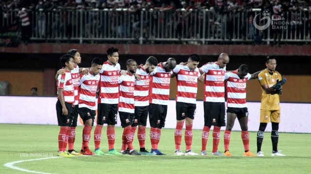 Aksi pemain Madura United saat melawan Persebaya Surabaya. (Foto: Dok. Liga Indonesia)