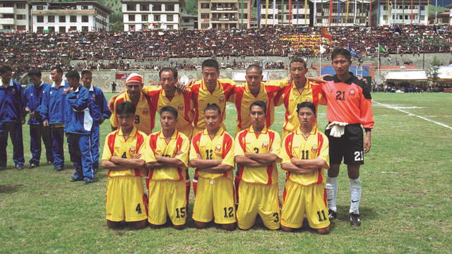 Timnas Bhutan di The Other Final 2002. (Foto: KesselsKramer)