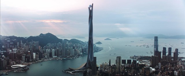 The Pearl yang menjulang tinggi di Hong Kong (Foto: Universal Pictures)