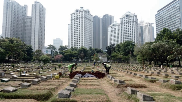 Tempat pemakaman umum di Jakarta terancam krisis lahan makam 1,5 tahun lagi atau pada 2019. (Foto: Helmi/kumparan)