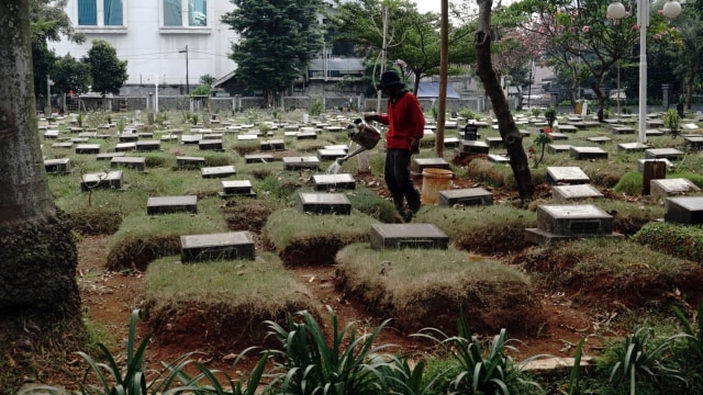 Tempat pemakaman umum di Jakarta terancam krisis lahan makam 1,5 tahun lagi atau pada 2019. (Foto: Helmi/kumparan)