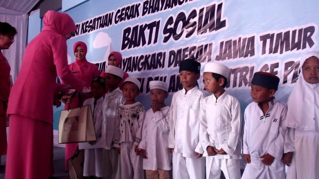 Ketua Bhayangkari Jatim Gelar Bakti Sosial Untuk 400 Anak se Pasuruan-Probolinggo (1)