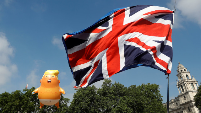 Balon udara yang menggambarkan Presiden AS Donald Trump di Parliament Square. (Foto: REUTERS / Peter Nicholls)