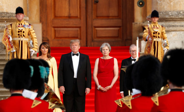 Donald Trump berkunjung ke Inggris. (Foto: REUTERS/Kevin Lamarque)