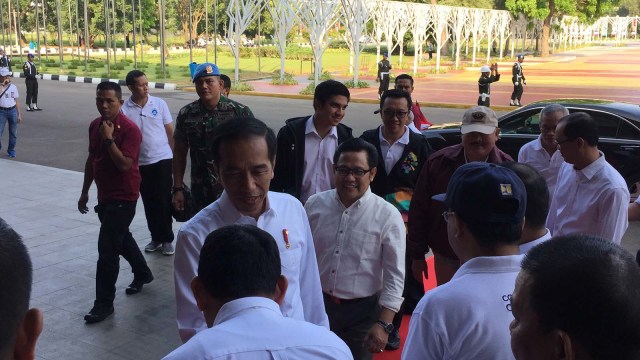 Presiden RI, Joko Widodo, mengunjungi venue Asian Games 2018 di Jakabaring Sport City, Palembang, Sumatera Selatan dan tiba di lokasi pukul 08.16 WIB.  (Foto: Fachrul Irwinsyah/kumparan)
