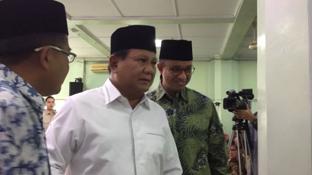 Prabowo dan Anies dalam acara yang dilaksanakan Dewan Dakwah Islamiyah Indonesia (Foto: Fajri/kumparan)