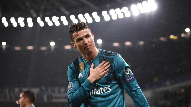 6 Aksi Respek Ronaldo yang Pernah Ditunjukkan kepada Tim Lawan (3)