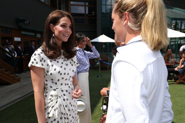 Kate Middleton dan Meghan Markle di Wimbledon (Foto: REUTERS/Jonathan Brady)
