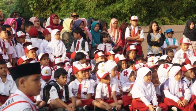 Suasana sekolah hari pertama di SDN 01 Ciganjur. (Foto: Fitra Andrianto/kumparan)