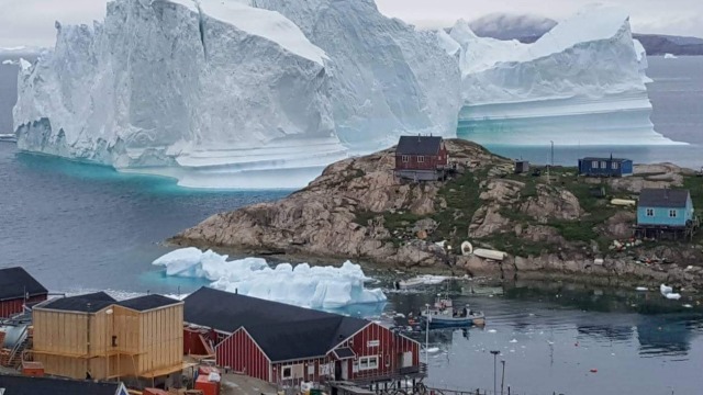 Gunung es ancam desa di greenland. (Foto: Ritzau Scanpix/Magnus Kristensen/ via REUTERS)