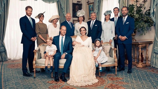 Kerajaan Inggris Rilis Foto Keluarga Saat Pembaptisan Pangeran Louis Foto:  Instagram/@kensingtonroya