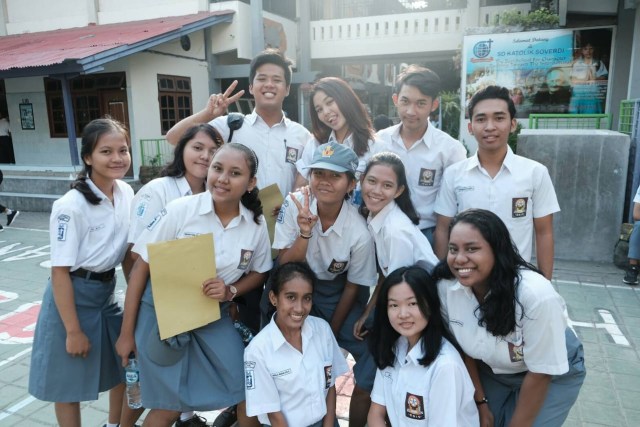 Para pelajar SMA Katolik Soverdi Bali (Foto: David Indrayana/ SPEAR )