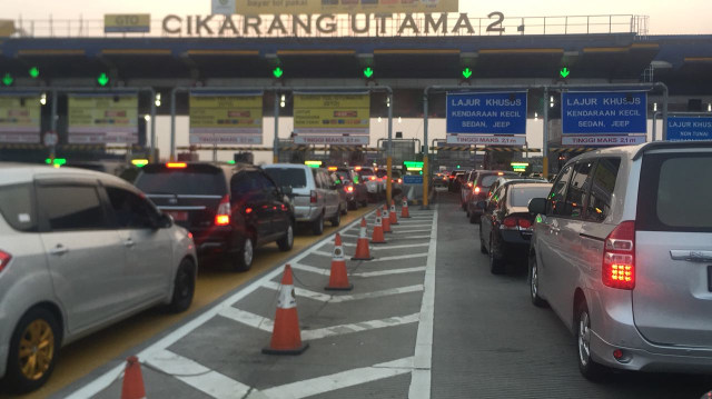 Macet panjang di Cikampek arah Jakarta