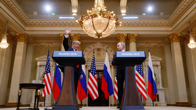 Pertemuan Donald Trump dan Vladimir Putin di Helinski (Foto: REUTERS/Kevin Lamarque)