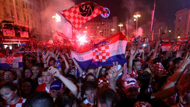 Warga Kroasia berpesta untuk status 'runner-up' di Piala Dunia 2018. (Foto: REUTERS/Antonio Bronic)