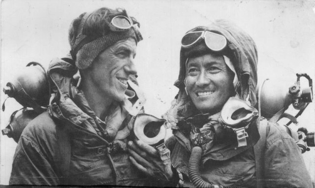 Edmund Hillary dan Tenzing Norgay (Foto: Wikimedia Commons)