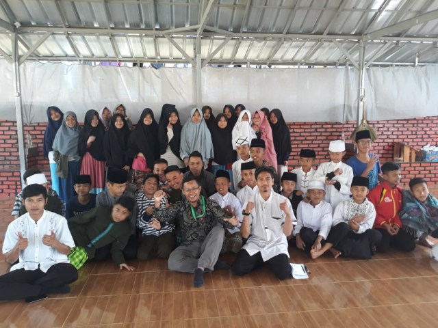Rangkul Warga Bandung dengan Persembahan Paket Peduli Pesantren bersama IZI dan Zaha Hijab (3)